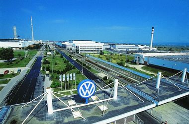 23 вересня 2015 року, 4:31 Переглядів:   Скандал коштував Volkswagen третини капіталізації