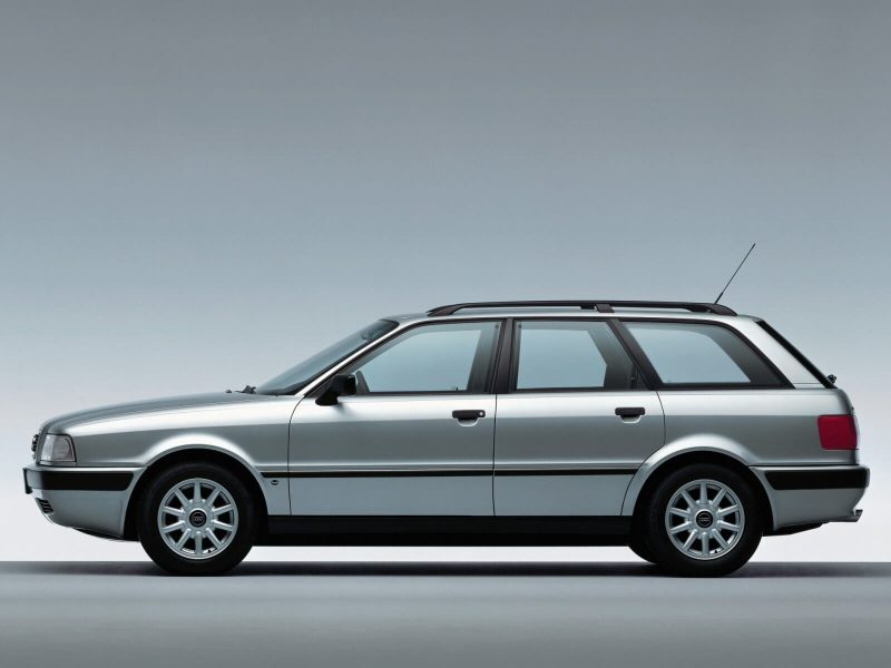 Audi 80 - це перший автомобіль концерну, який знайшов спортивного побратима RS2, таких було випущено трохи більше 2000 екземплярів для всього світу