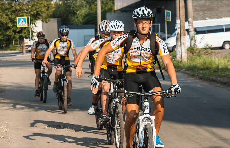Велосипедисти повинні повідомляти про свої наміри інших учасників дорожнього руху