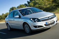 Офіційний дистриб'ютор автомобілів Opel в Україні, компанія «УкрАвтоЗАЗ-Сервіс», яка входить до складу Корпорації УкрАВТО, почала поставки моделі Opel Astra Classic в трьох кузовах: п'ятидверний хетчбек, седан і універсал