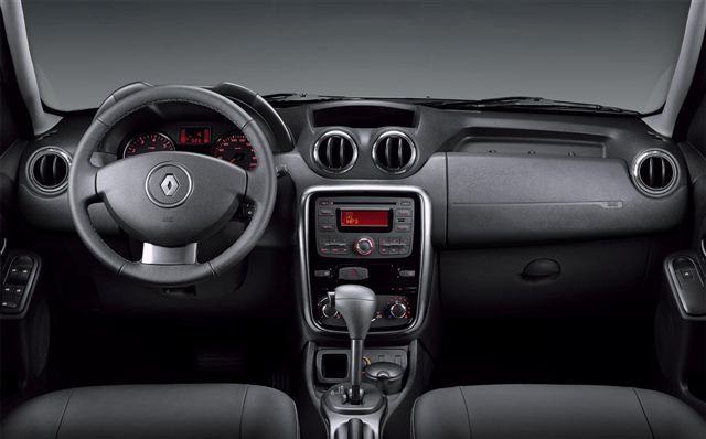 За базовий Suzuki SX4 просять 619 000 руб, причому стандартна комплектація передньопривідного «японця» помітно перевершує Duster Expression
