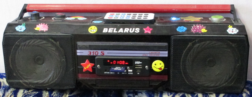 Надалі колишній Belarus був обклеєний симпатичними наклейками і зараз має вигляд: