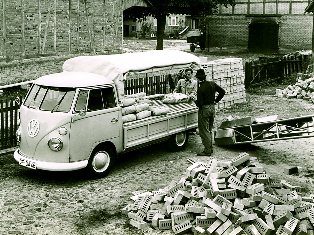 Щоб повністю задовольнити ринковий попит, Volkswagen розширює своє виробництво, для чого будується новий завод в Ганновері (він починає серійний випуск вантажівок Bulli в 1956 році)