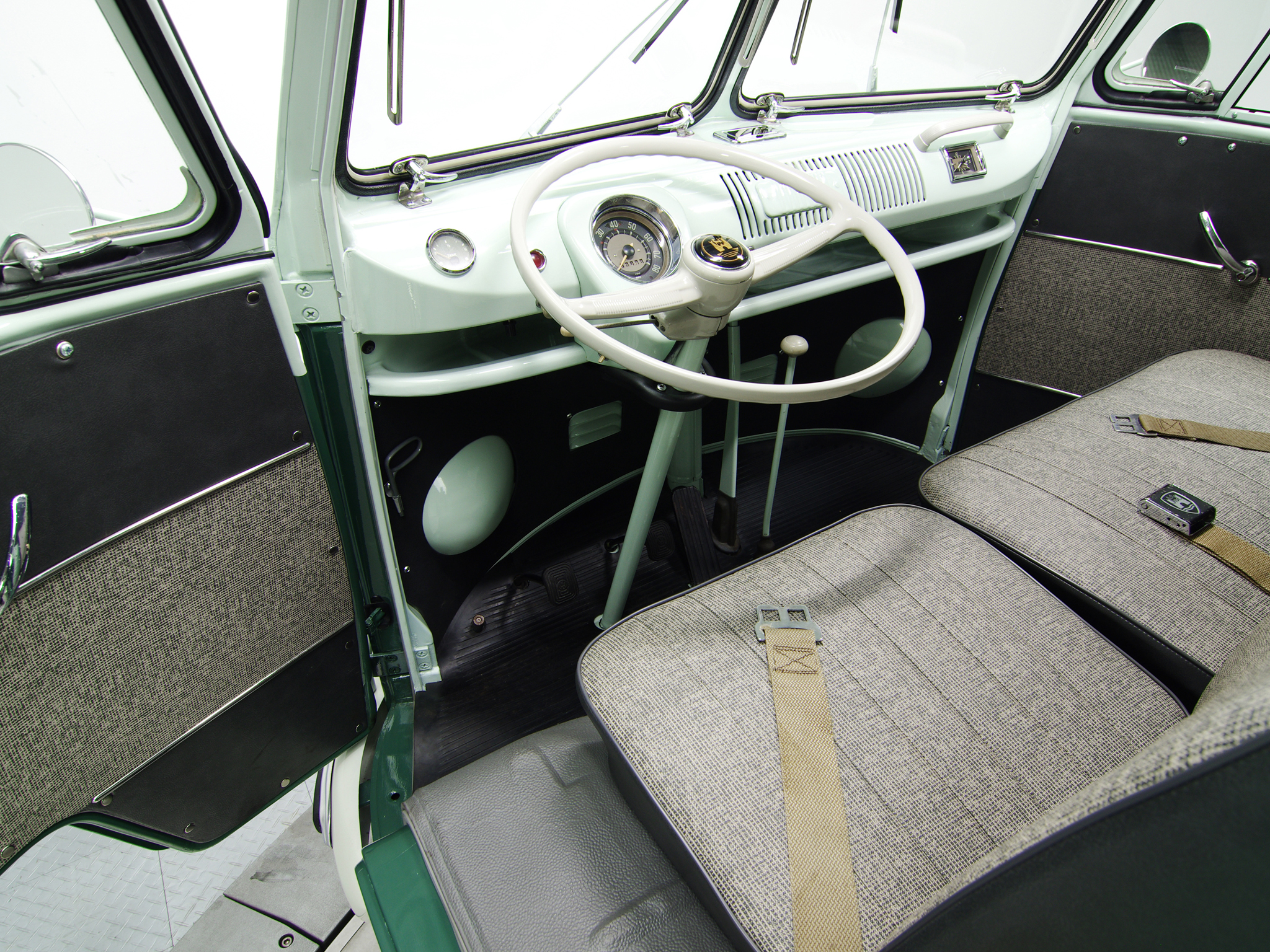 Ніяких істотних змін в дизайні мікроавтобуса не відбувається аж до червня 1967 року