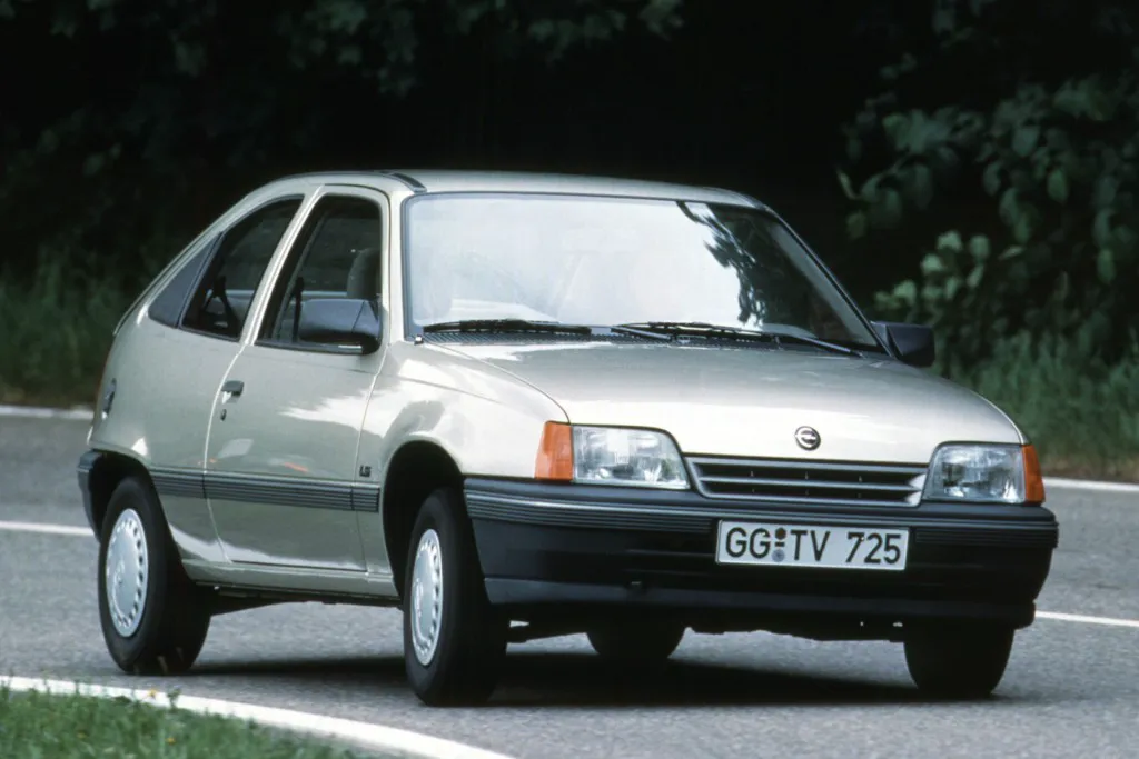 Деякі європейські автолюбителі називають такі популярні авто, як Opel Kadett, «Q-автомобілями» або «тихими машинками» (від англійського quiet - «тихий»)