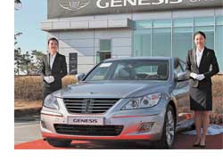 На суперсекретної тест-драйві, призначеному винятково для обраних представників корейських ЗМІ, компанія Hyundai показала серійну версію свого розкішного спортивного седана Genesis