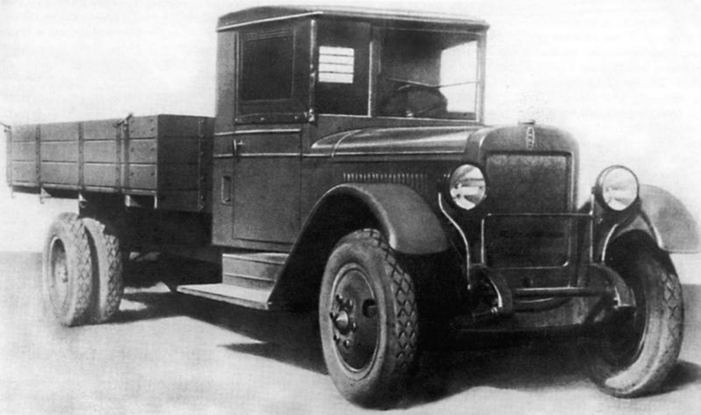 Радянська копія спочатку отримала назву АМО-2, а після глибокої модернізації за вантажівкою остаточно закріпилася назва ЗІС-5
