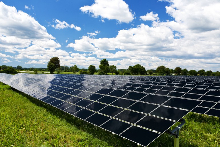 Дослідники придумали, як зробити сонячні батареї ефективними для вироблення електроенергії навіть коли йде дощ, повідомляє ресурс   SolarPanels
